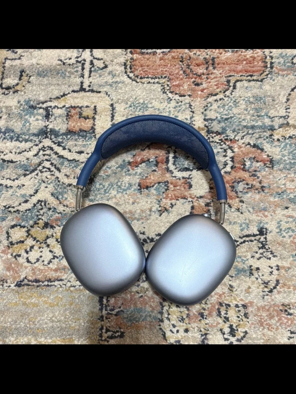 Apple AirPods Max in Navy Blue and Silver